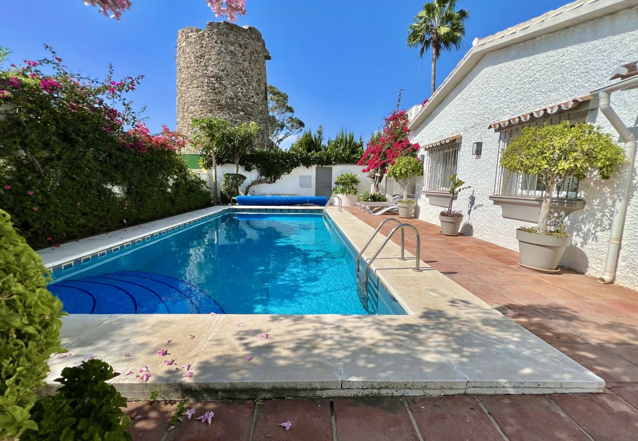 Villa à Estepona - 58 - villa 9p , piscine privé proche de la mer